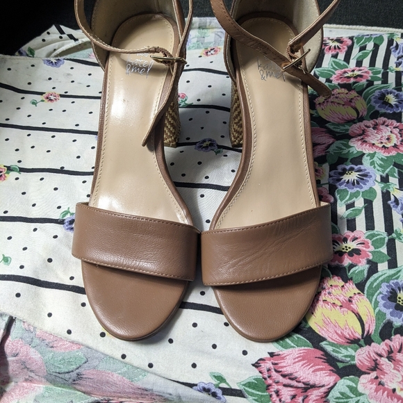 Shoes - Picture 5 of 5